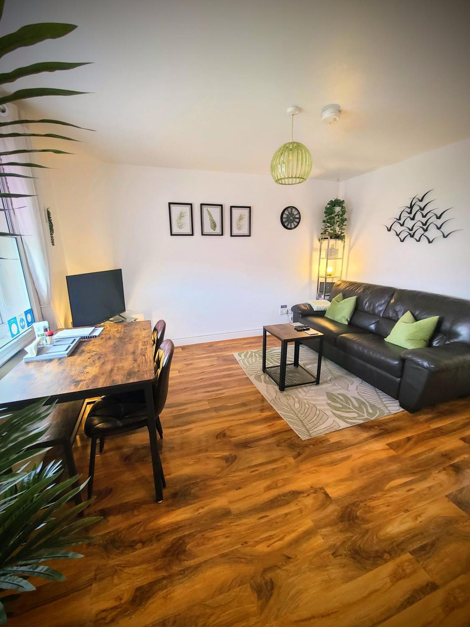 Vale View Apartment, Prestatyn, North Wales - A Stylish, Dog-Friendly Holiday Let Just A 5 Min Walk To Beach & Town! Dış mekan fotoğraf